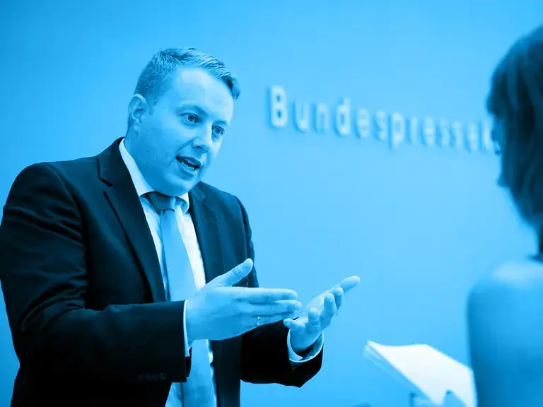 Dr. Ralf Stoll bei der Bundespressekonferenz