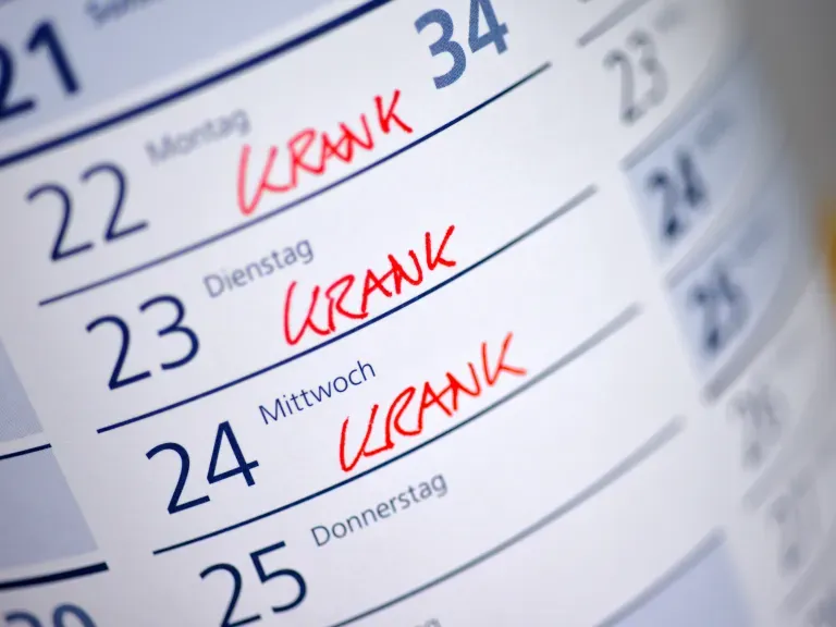 Ausschnitt eines Kalenders auf dem 3 x krank eingetragen steht