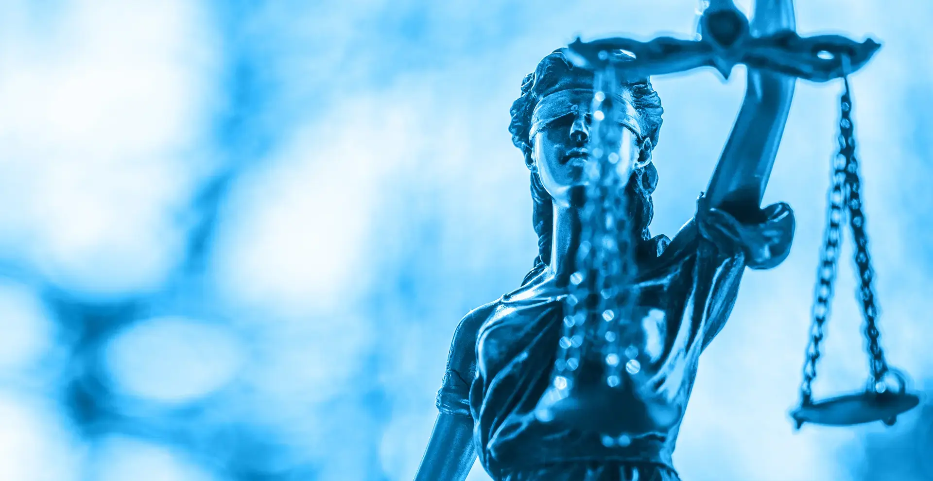 Eine Justizia, die eine Waage hält