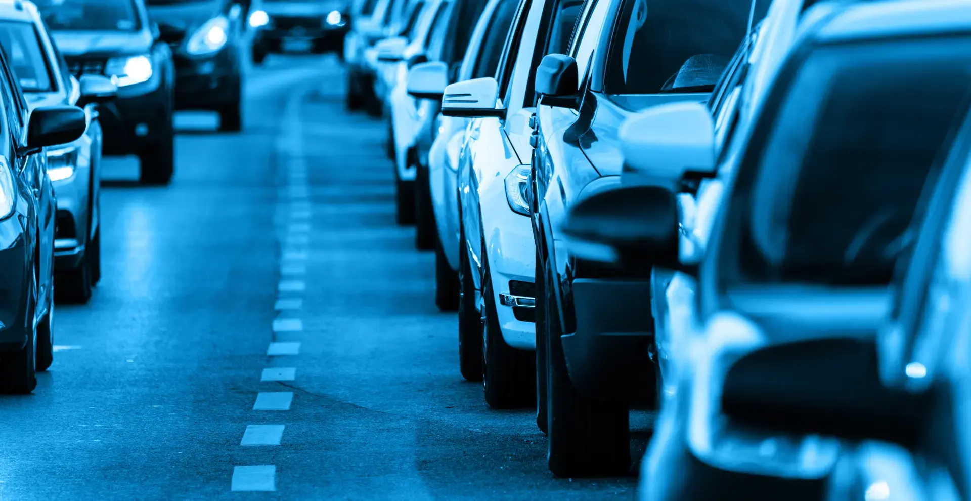 Fahrzeuge, die in einem Stau stehen